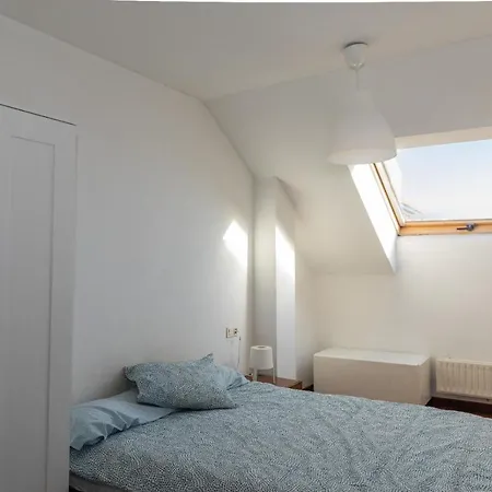 Habitaciòn Independiente Con Cama Doble En *